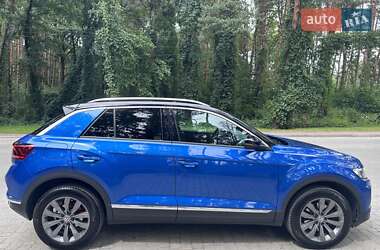 Внедорожник / Кроссовер Volkswagen T-Roc 2019 в 