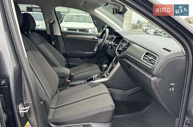 Внедорожник / Кроссовер Volkswagen T-Roc 2021 в 