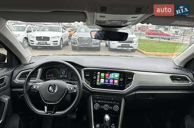 Внедорожник / Кроссовер Volkswagen T-Roc 2021 в 