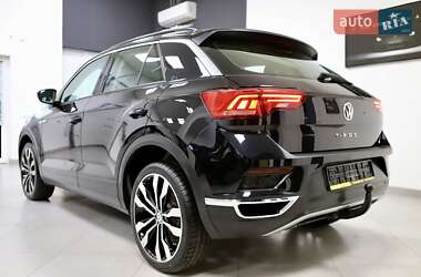 Внедорожник / Кроссовер Volkswagen T-Roc 2020 в 