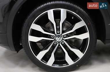 Внедорожник / Кроссовер Volkswagen T-Roc 2020 в 