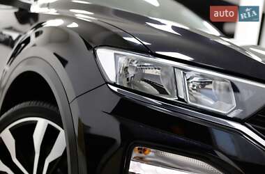 Внедорожник / Кроссовер Volkswagen T-Roc 2020 в 