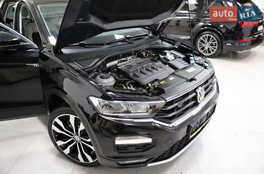 Внедорожник / Кроссовер Volkswagen T-Roc 2020 в 