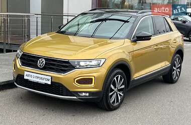 Внедорожник / Кроссовер Volkswagen T-Roc 2019 в 