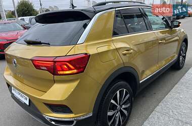 Внедорожник / Кроссовер Volkswagen T-Roc 2019 в 