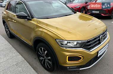 Внедорожник / Кроссовер Volkswagen T-Roc 2019 в 