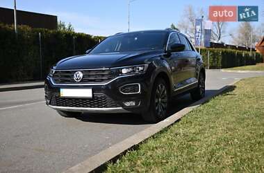 Внедорожник / Кроссовер Volkswagen T-Roc 2019 в 