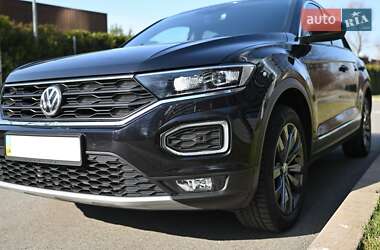 Внедорожник / Кроссовер Volkswagen T-Roc 2019 в 