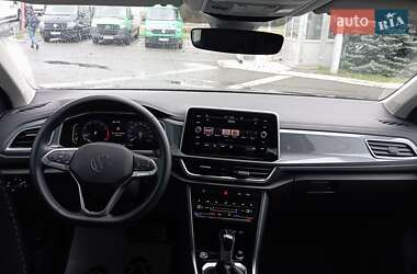 Внедорожник / Кроссовер Volkswagen T-Roc 2024 в 