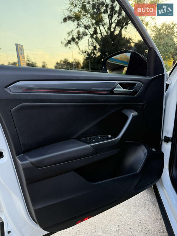 Внедорожник / Кроссовер Volkswagen T-Roc 2021 в Киеве фото 8 Внедорожник / Кроссовер Volkswagen T-Roc 2021 в Киеве