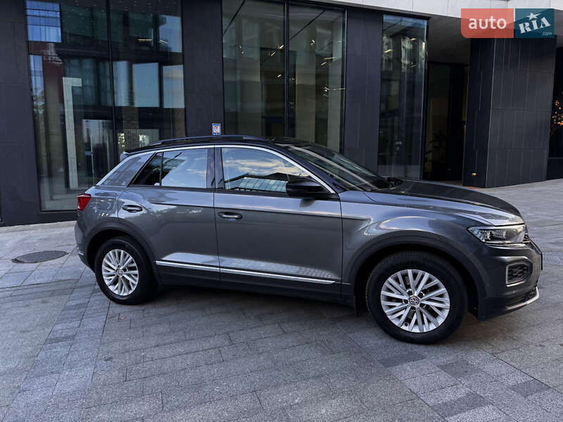 Внедорожник / Кроссовер Volkswagen T-Roc 2018 в Киеве