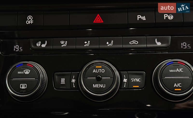 Внедорожник / Кроссовер Volkswagen T-Roc 2018 в Киеве