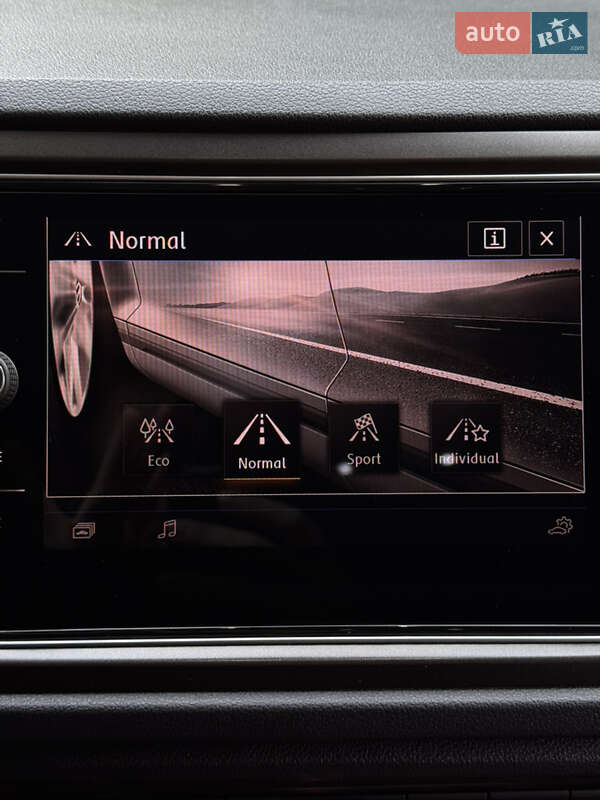 Внедорожник / Кроссовер Volkswagen T-Roc 2018 в Киеве