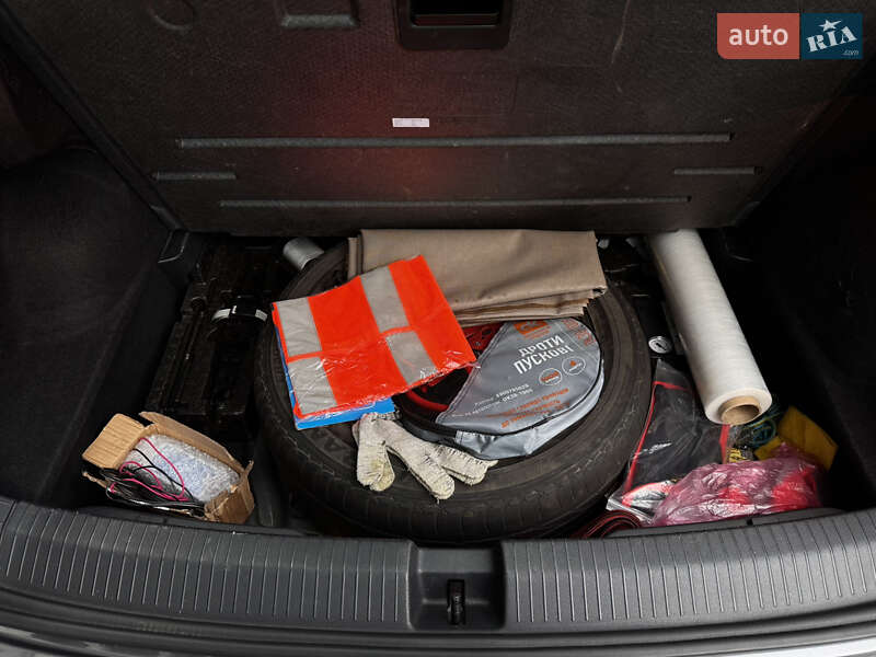 Внедорожник / Кроссовер Volkswagen T-Roc 2018 в Киеве