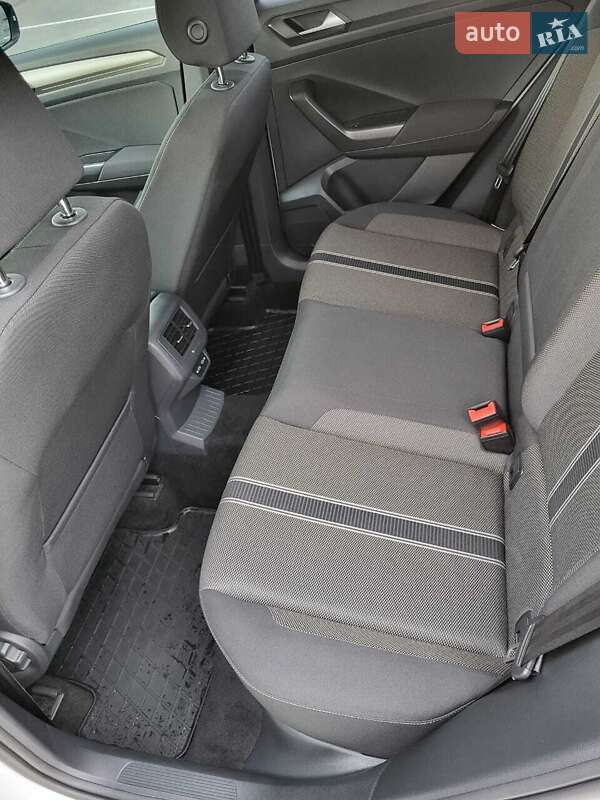 Внедорожник / Кроссовер Volkswagen T-Roc 2020 в Киеве фото 12 Внедорожник / Кроссовер Volkswagen T-Roc 2020 в Киеве