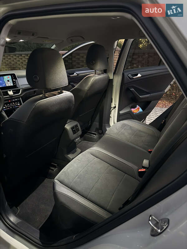 Внедорожник / Кроссовер Volkswagen T-Roc 2022 в Черновцах