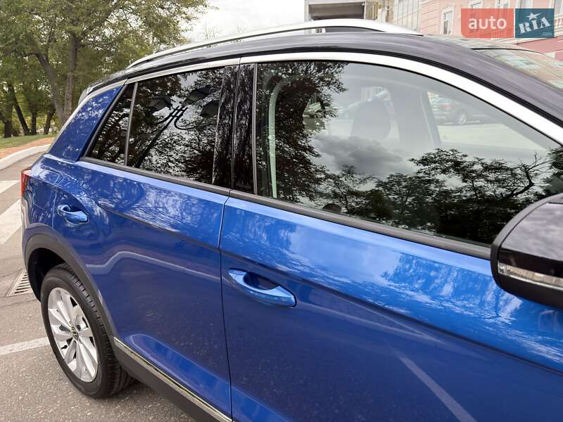 Внедорожник / Кроссовер Volkswagen T-Roc 2022 в Одессе