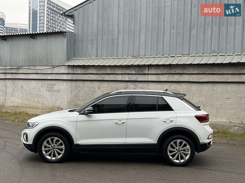 Внедорожник / Кроссовер Volkswagen T-Roc 2023 в Киеве