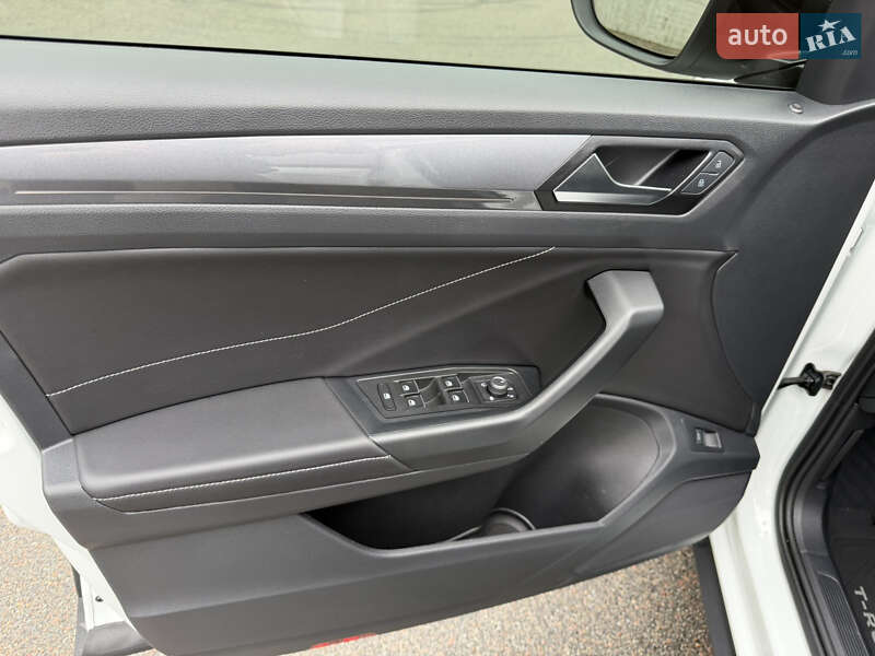 Внедорожник / Кроссовер Volkswagen T-Roc 2023 в Киеве