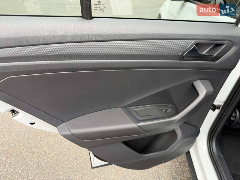 Внедорожник / Кроссовер Volkswagen T-Roc 2023 в Киеве