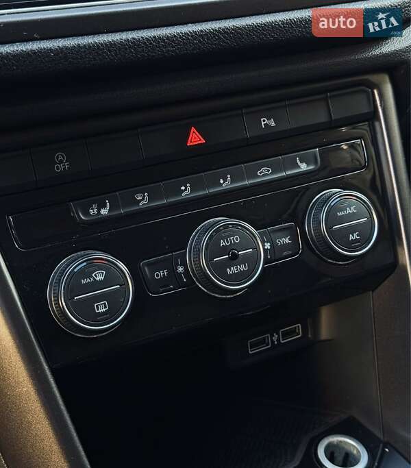 Внедорожник / Кроссовер Volkswagen T-Roc 2017 в Ивано-Франковске