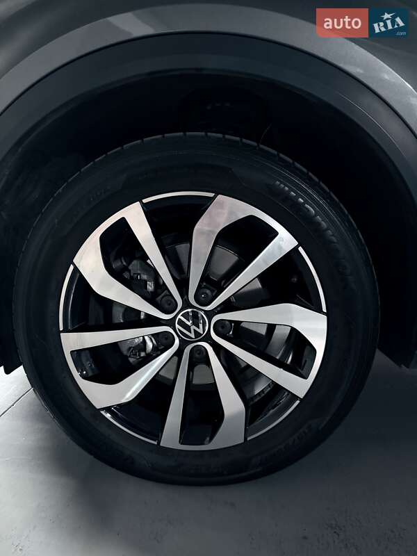 Позашляховик / Кросовер Volkswagen T-Roc 2023 в Івано-Франківську