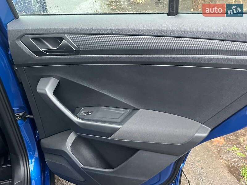 Внедорожник / Кроссовер Volkswagen T-Roc 2021 в Киеве