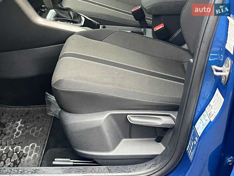 Внедорожник / Кроссовер Volkswagen T-Roc 2021 в Киеве