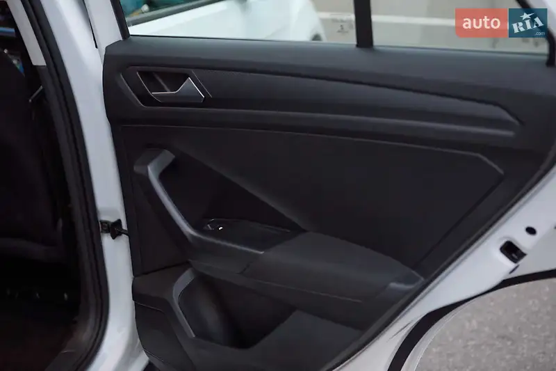 Volkswagen T-Roc 2018 VIN WVGZZZA1ZJV043654 фото оголошення 44 з 85