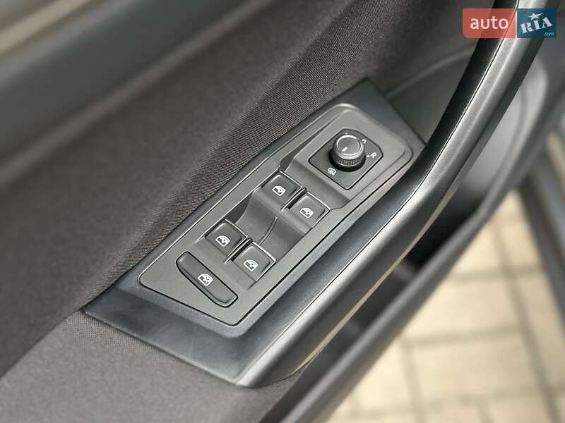 Внедорожник / Кроссовер Volkswagen T-Roc 2021 в Киеве