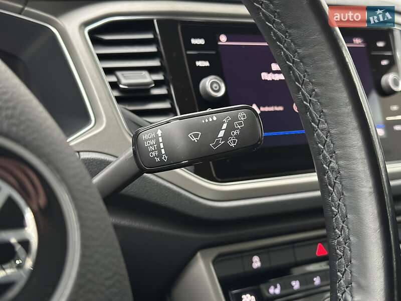 Внедорожник / Кроссовер Volkswagen T-Roc 2021 в Киеве