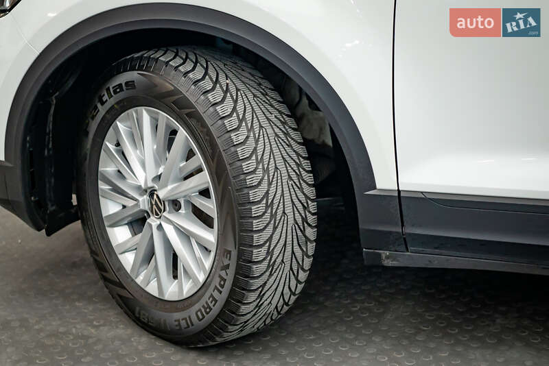 Позашляховик / Кросовер Volkswagen T-Roc 2021 в Києві