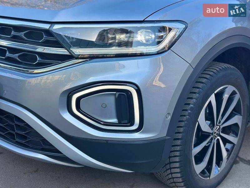 Внедорожник / Кроссовер Volkswagen T-Roc 2023 в Киеве