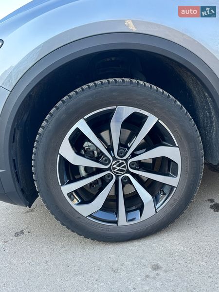 Внедорожник / Кроссовер Volkswagen T-Roc 2023 в Киеве