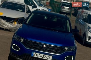 Внедорожник / Кроссовер Volkswagen T-Roc 2021 в Киеве