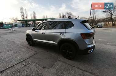Позашляховик / Кросовер Volkswagen Taos 2024 в 