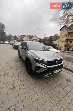 Внедорожник / Кроссовер Volkswagen Taos 2021 в 