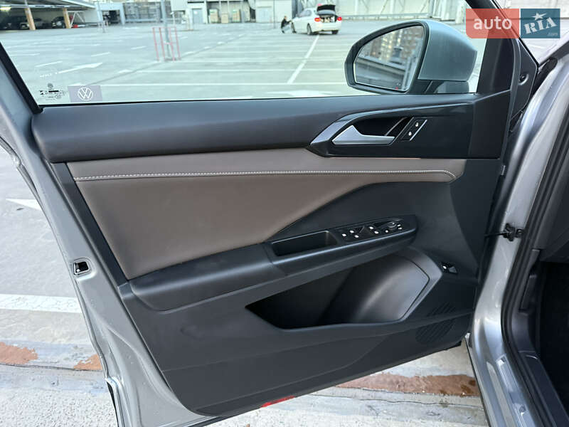 Внедорожник / Кроссовер Volkswagen Taos 2023 в Киеве