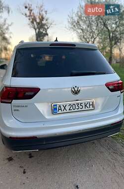 Внедорожник / Кроссовер Volkswagen Tiguan Allspace 2017 в 