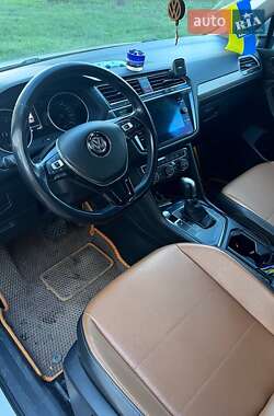 Внедорожник / Кроссовер Volkswagen Tiguan Allspace 2017 в 