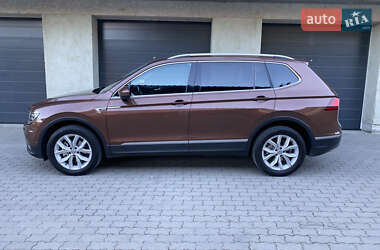 Внедорожник / Кроссовер Volkswagen Tiguan Allspace 2018 в 