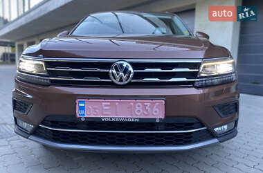 Внедорожник / Кроссовер Volkswagen Tiguan Allspace 2018 в 