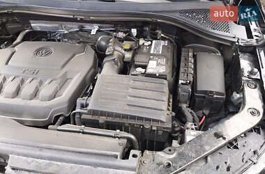 Внедорожник / Кроссовер Volkswagen Tiguan Allspace 2022 в 