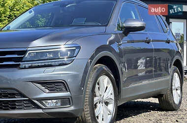 Позашляховик / Кросовер Volkswagen Tiguan Allspace 2021 в 