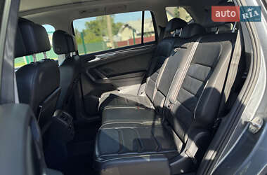 Внедорожник / Кроссовер Volkswagen Tiguan Allspace 2017 в 