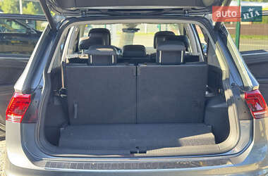 Внедорожник / Кроссовер Volkswagen Tiguan Allspace 2017 в 