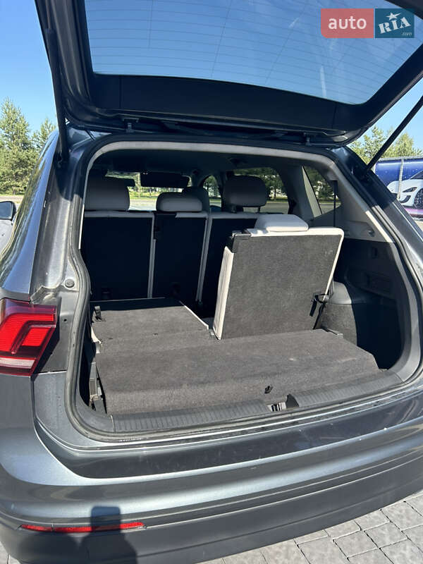 Внедорожник / Кроссовер Volkswagen Tiguan Allspace 2017 в Самборе