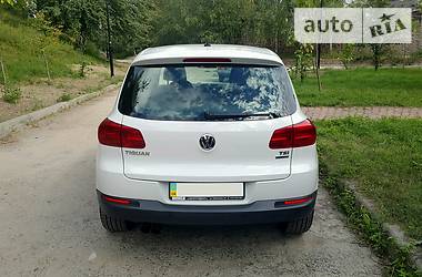 Позашляховик / Кросовер Volkswagen Tiguan 2012 в 