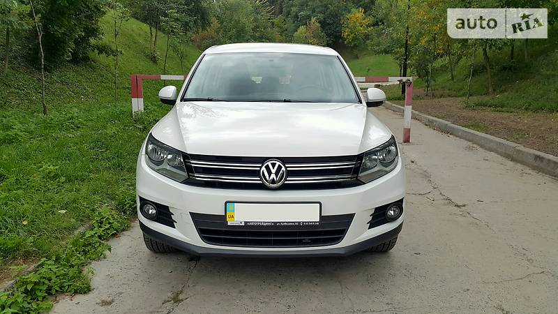 Позашляховик / Кросовер Volkswagen Tiguan 2012 в 