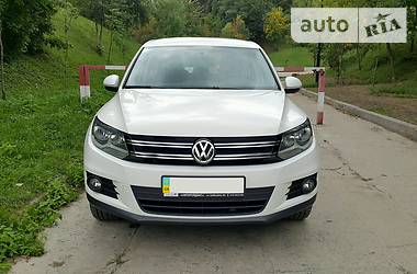 Позашляховик / Кросовер Volkswagen Tiguan 2012 в 
